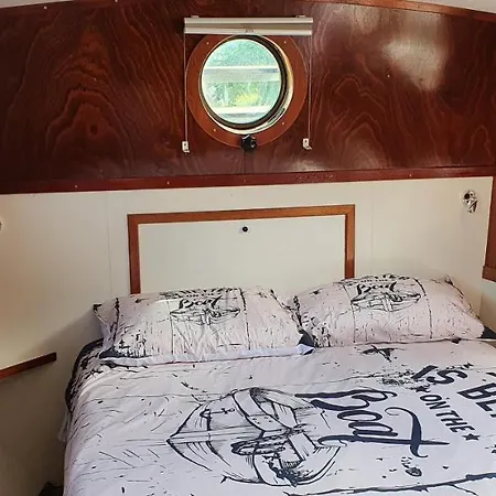 Botel Peniche Sir Lancelot Thuin