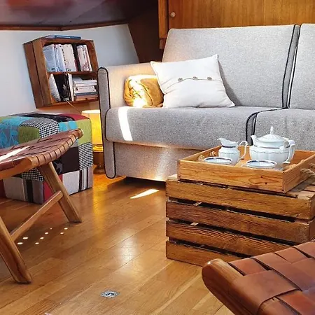 Botel Peniche Sir Lancelot