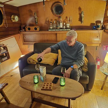 Peniche Sir Lancelot Botel Thuin